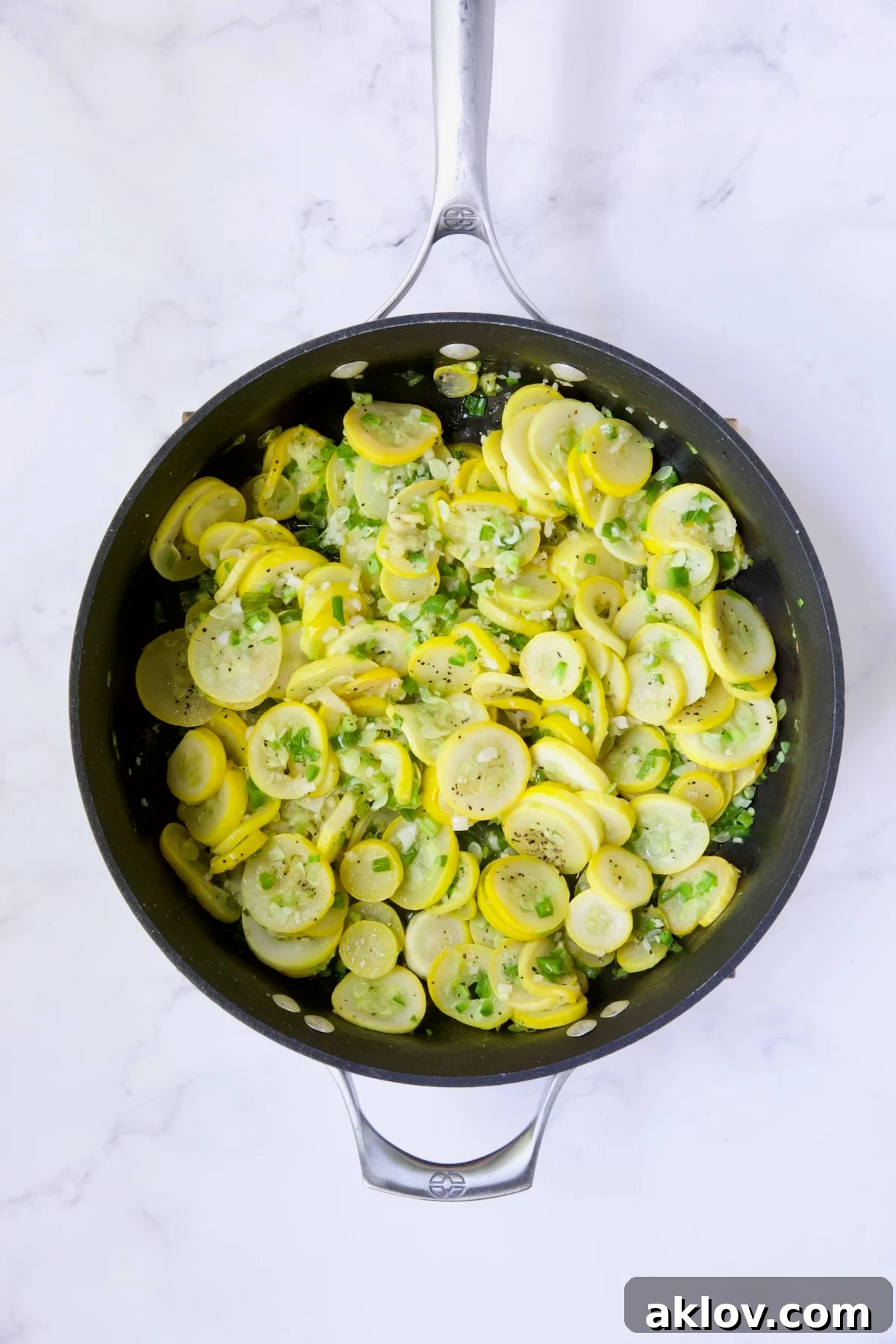 Golden Summer Squash Bake 6 Sauteed yellow/summer squash and scallions combined in a nonstick skillet.