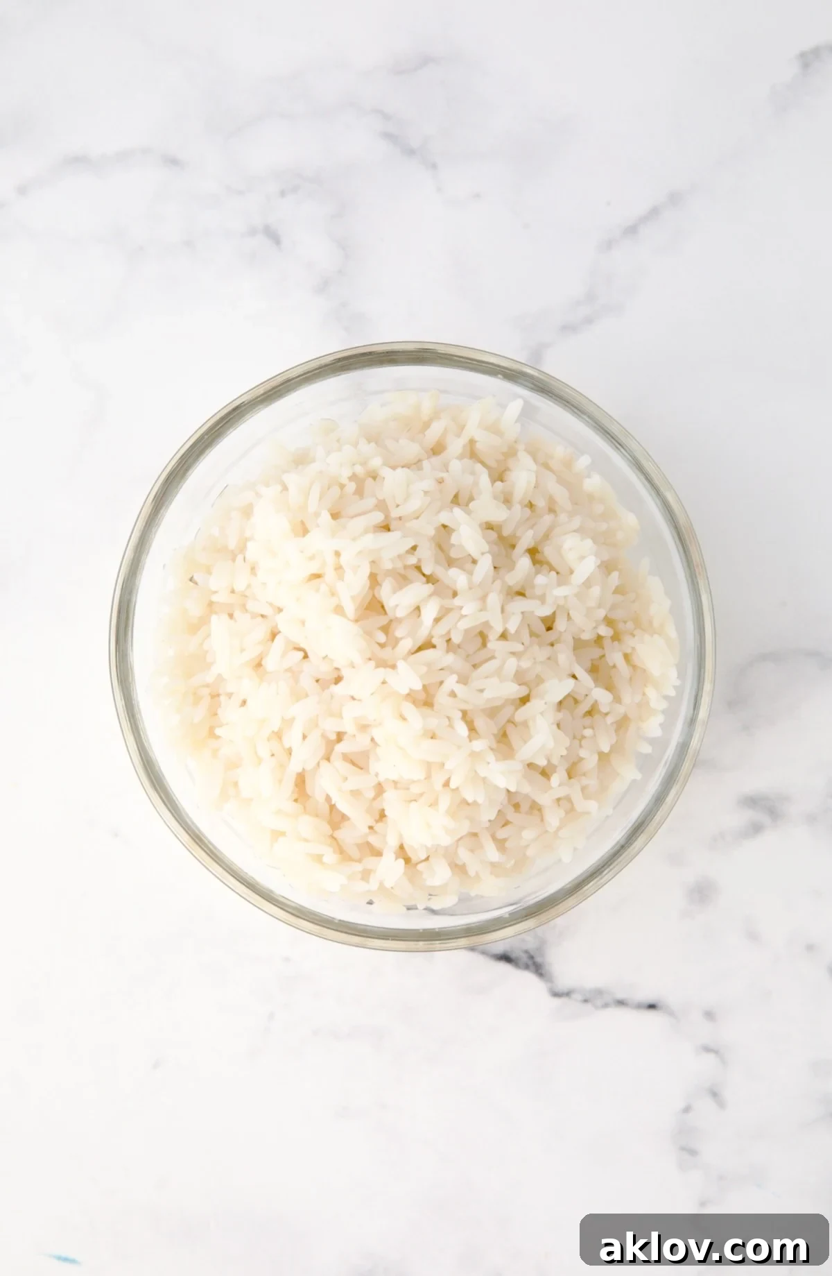 Cooked rice in glass bowl.