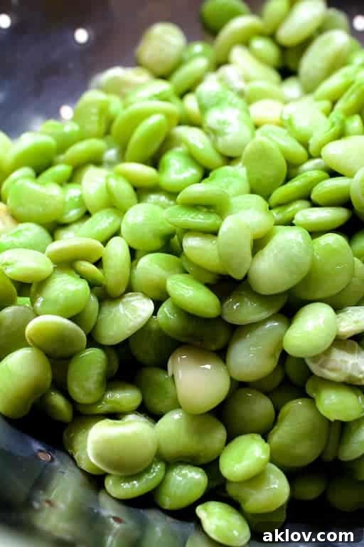 Close-up photo of lima beans.